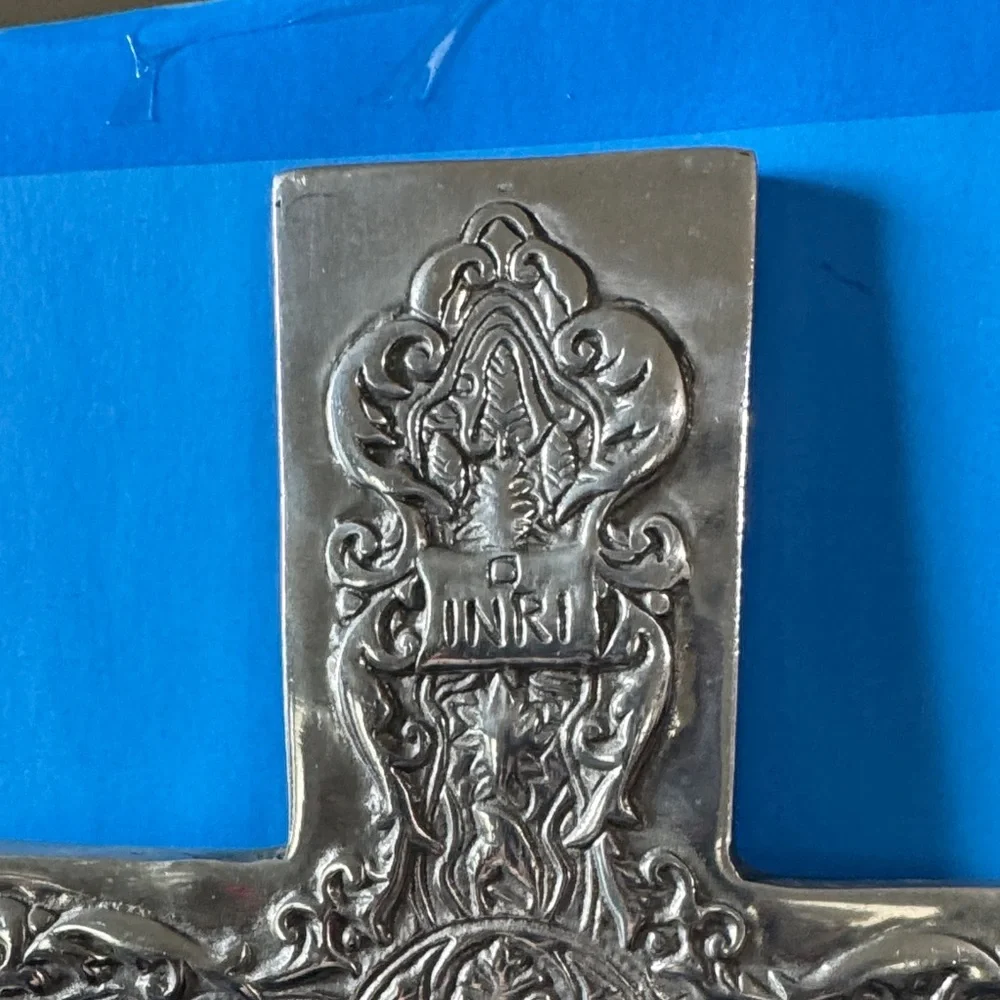 Elegant metal Silver Wall Cross (heavy)